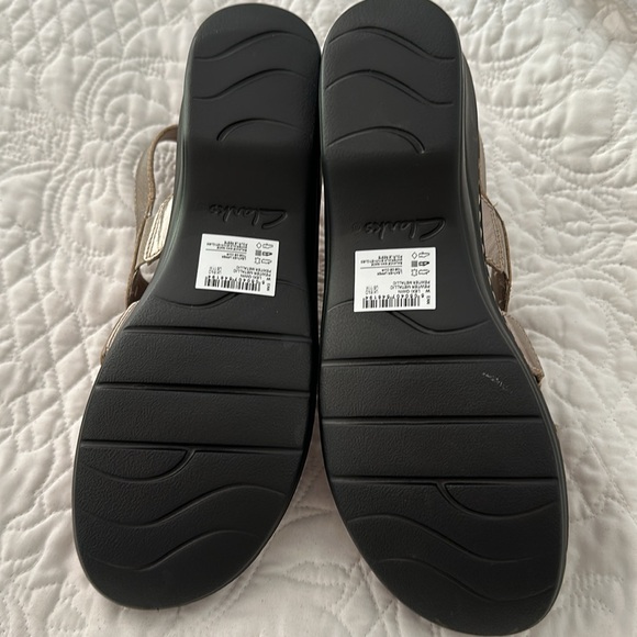 Clark’s ultimate comfort collection W Lexi. Qwin. Pewter metallic Sandle - Picture 2 of 5